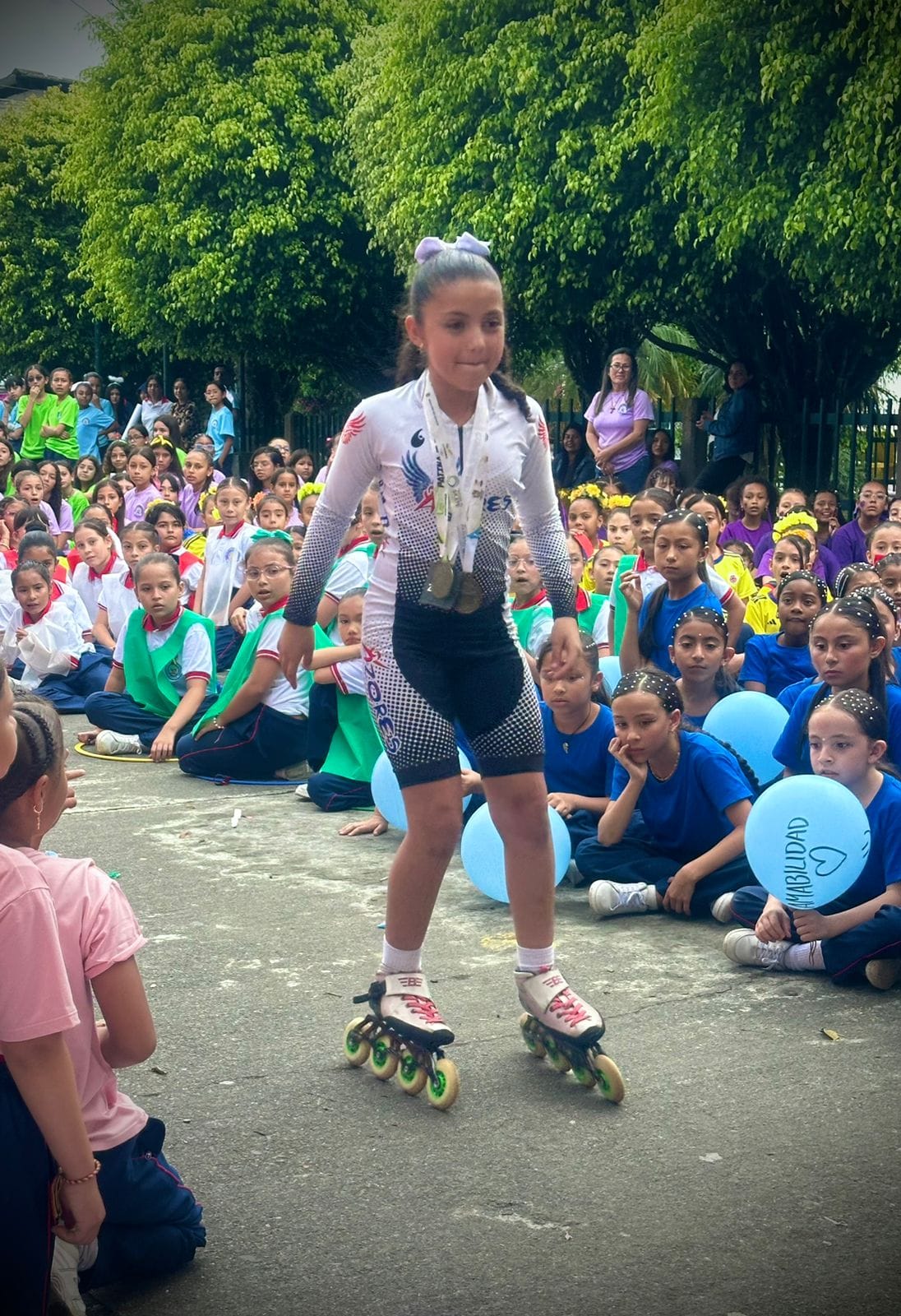 Patinadora participante de los interclases de primaria