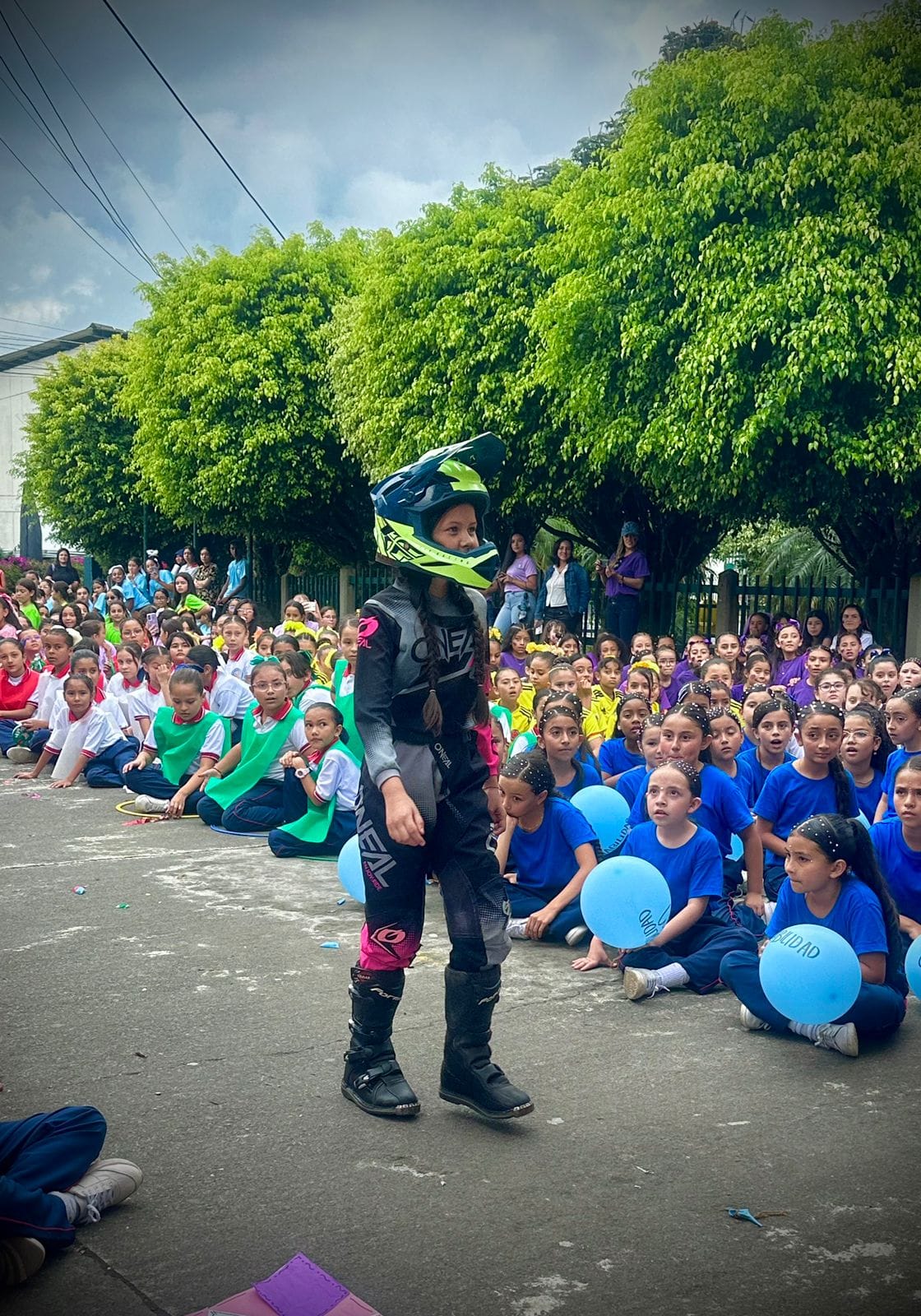 Ciclista participante de los interclases de primaria